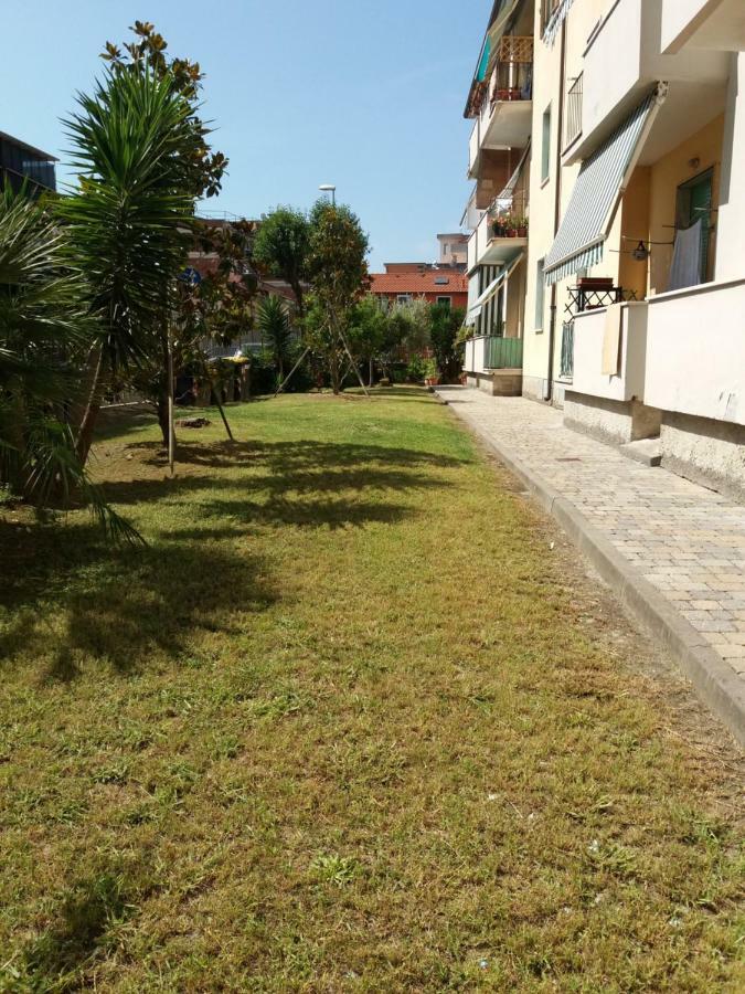 Casa Vacanze Lida Марина-ди-Каррара Экстерьер фото