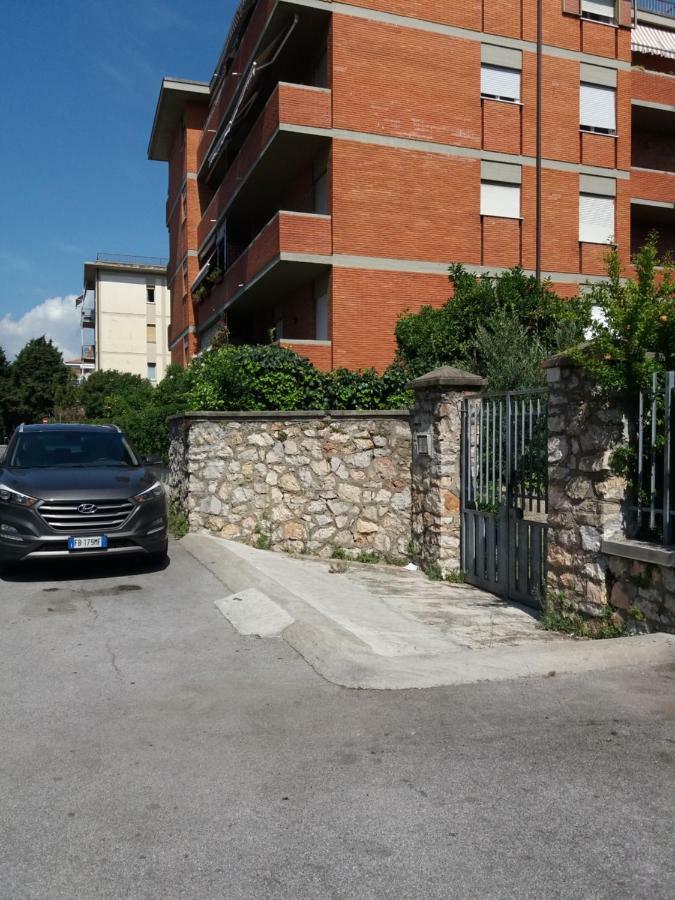 Casa Vacanze Lida Марина-ди-Каррара Экстерьер фото